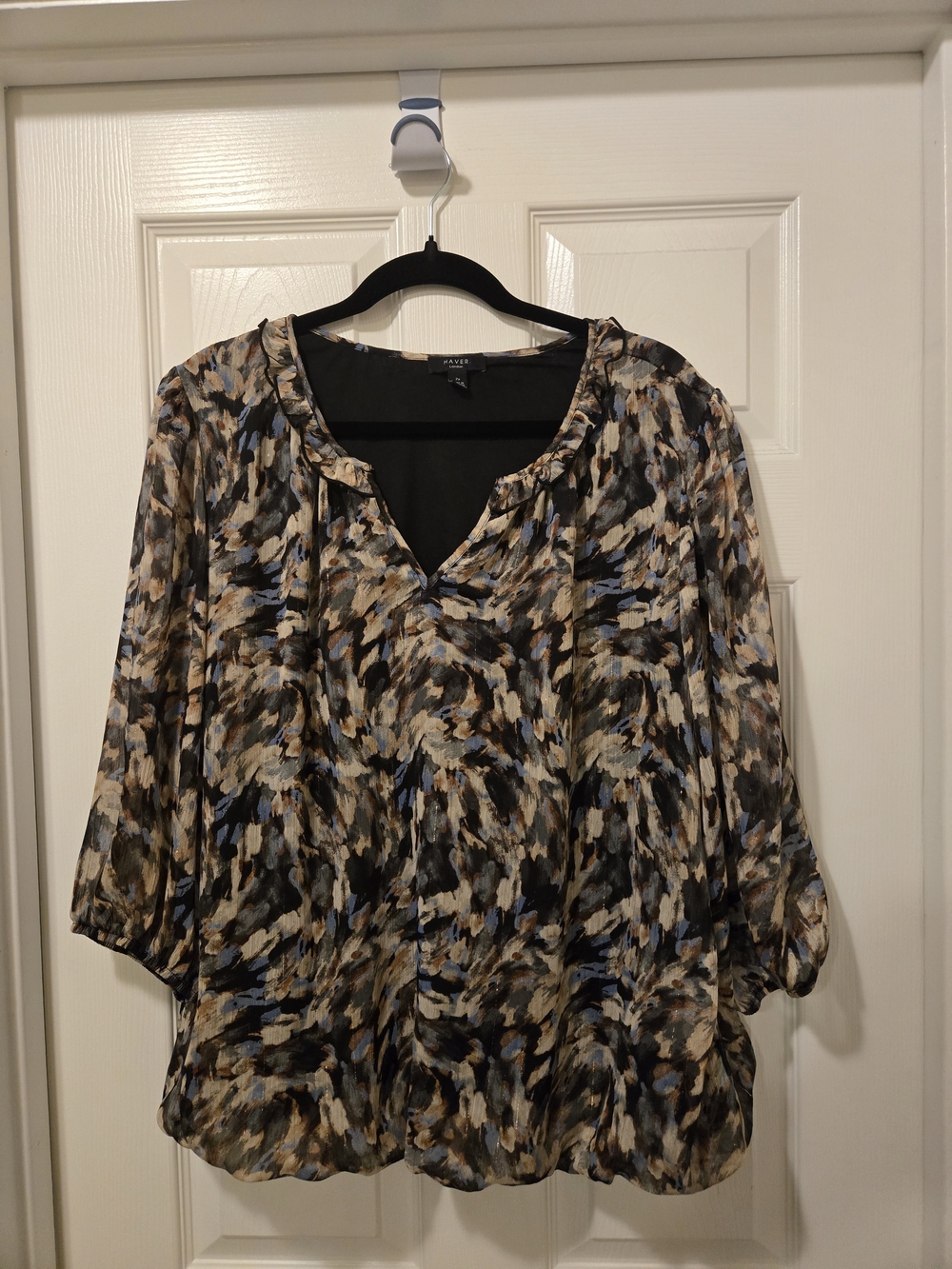 Have Abstract Brushstroke V-Neck Blouse in Beige, Black & Blue